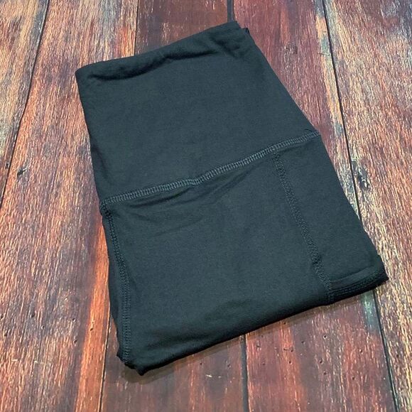 Solid Color Leggings With Side Pockets - Picture 5 of 10